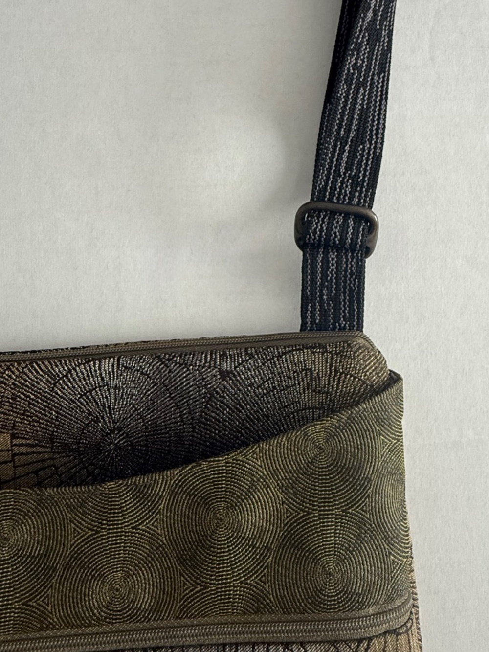 Maruca Geometric Spree Crossbody Bag - Picture 5 of 11